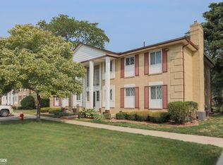 29225 Hayes Rd #60, Warren, MI 48088