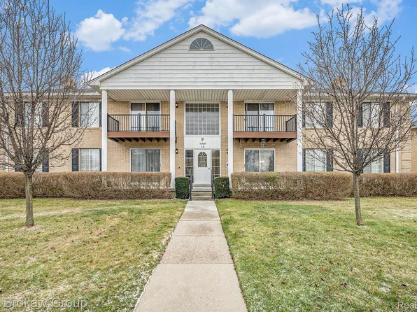 11820 Seaton Dr #95, Sterling Heights, MI 48312