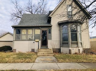 615 W 2nd St, Cedar Falls, IA 50613