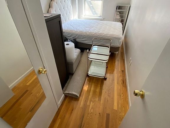4th image of 247 E 33rd St #5E