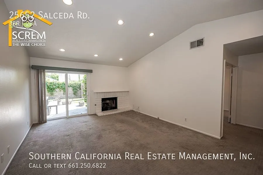 Single Story Three Bedroom Home in Valencia — Photo 3