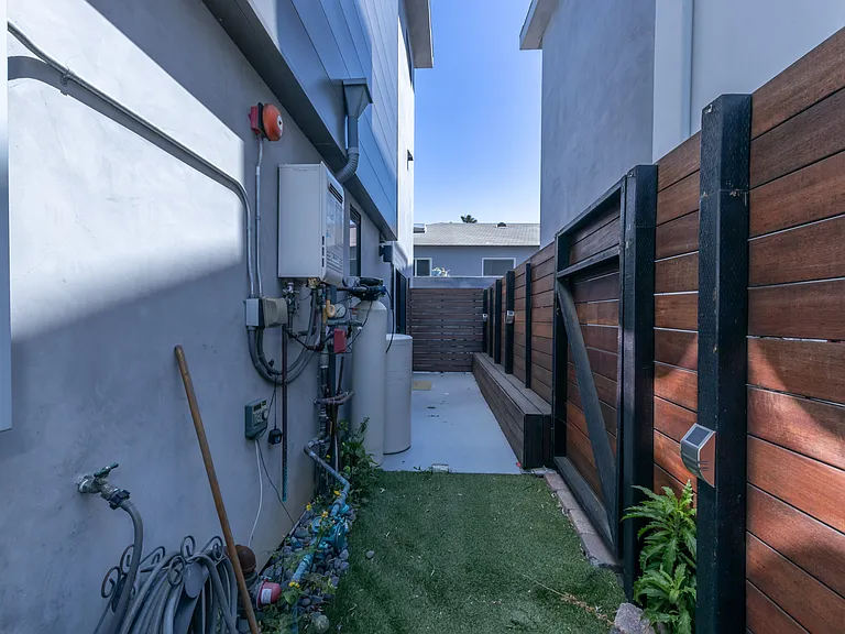 2506 S Wilson Ave — Photo 11