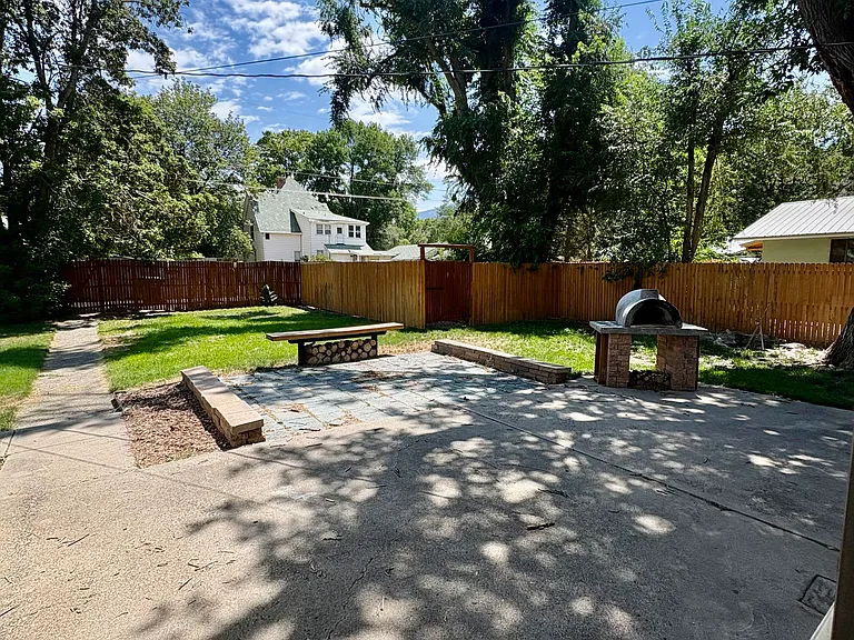 115 Niagara Ave — Photo 2