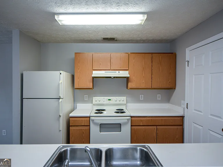 7302 Fairington Village Dr — Photo 17