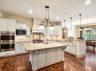 1735 Wedgewood Dr E, Elm Grove, WI 53122