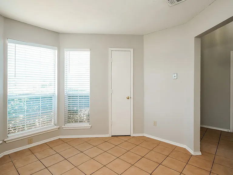 3612 Garden Springs Dr — Photo 6
