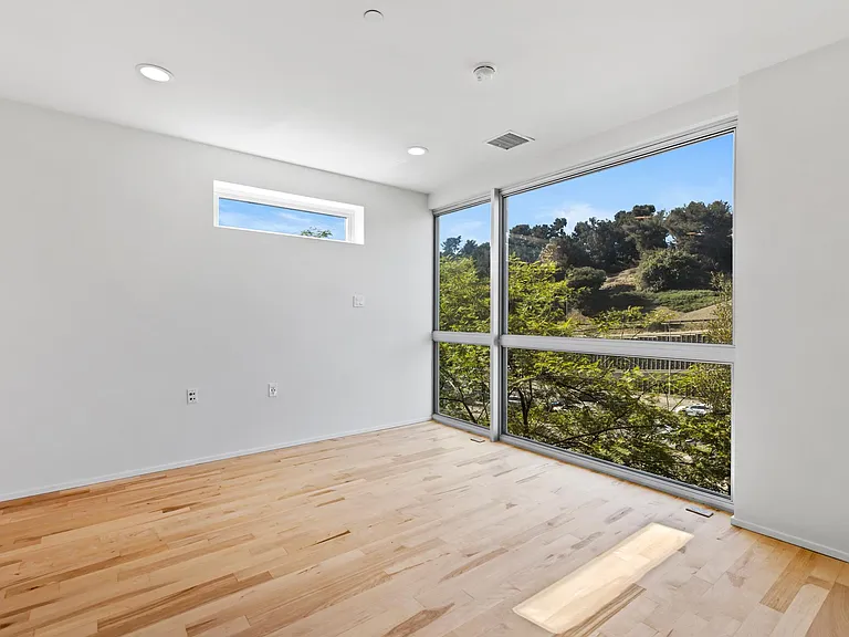 3450 Cahuenga Blvd W #801 — Photo 13