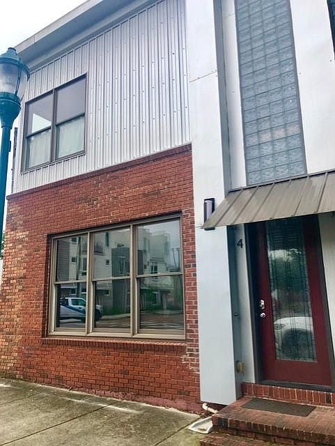 2nd image of 6 W 17th St