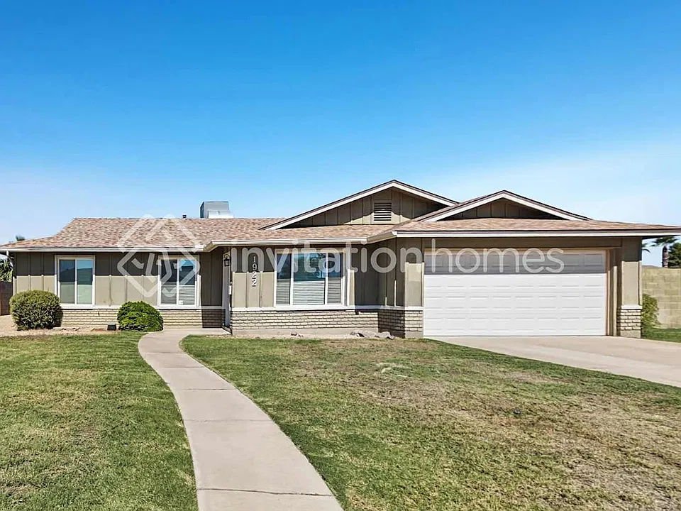 1922 E Balboa Dr