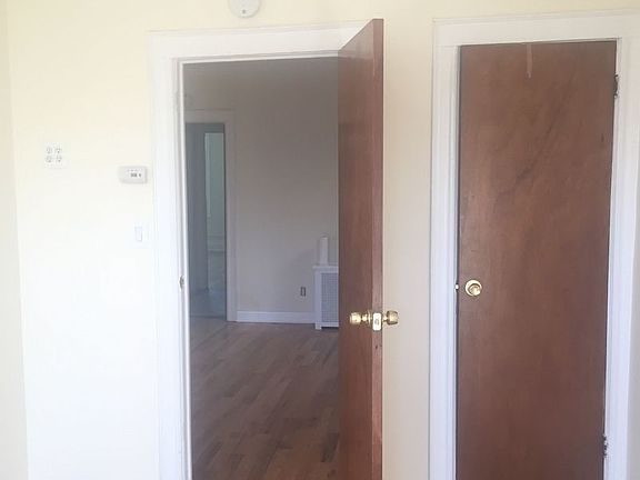 3rd image of 2554 46th St #2