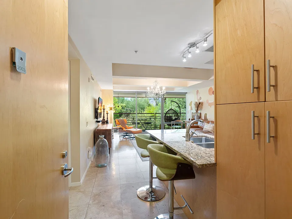 7121 E Rancho Vista Dr #2003