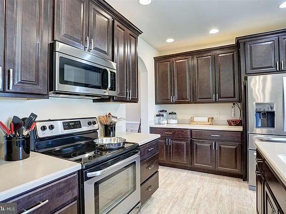 2nd image of 33 Grandview Ct