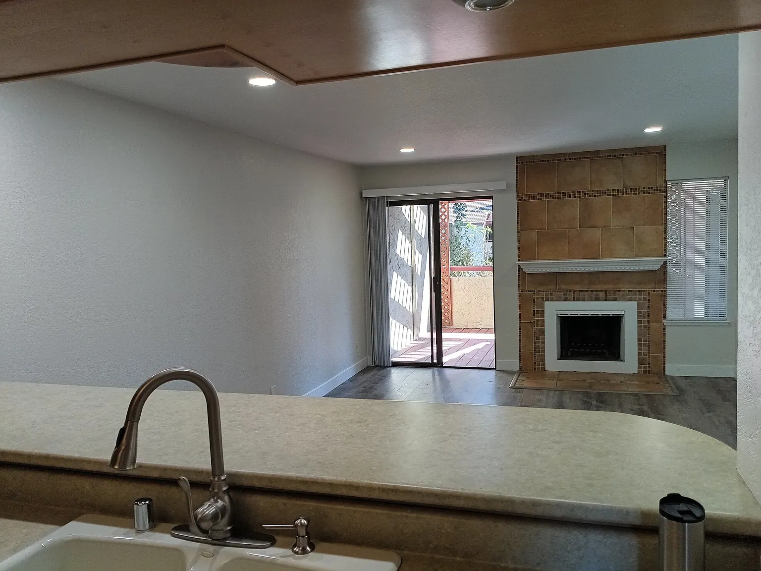 2 bed, 1.5 bath, 941 sqft, $2,500 — Photo 4