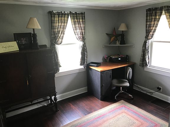 Down stairs bedroom/office 