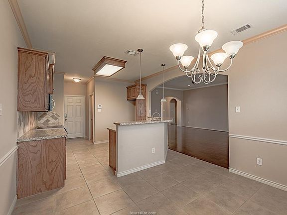 4th image of 3904 Tournay Ln