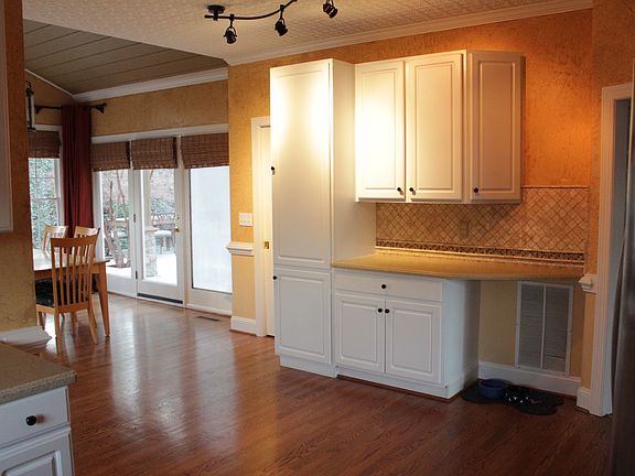 Extra cabinets and counter