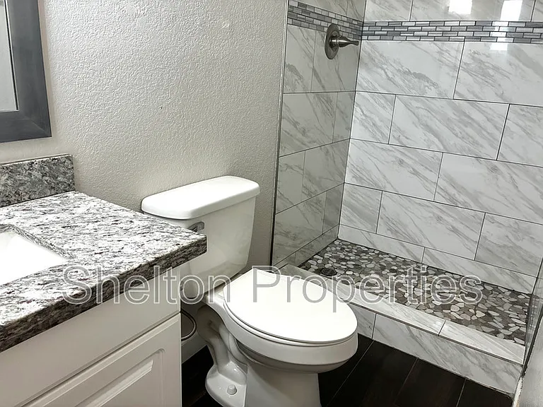 1421 S Roberts Rd — Photo 13