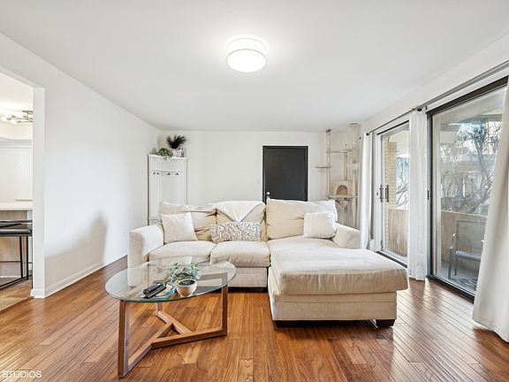 4th image of 4564 N Milwaukee Ave APT 105