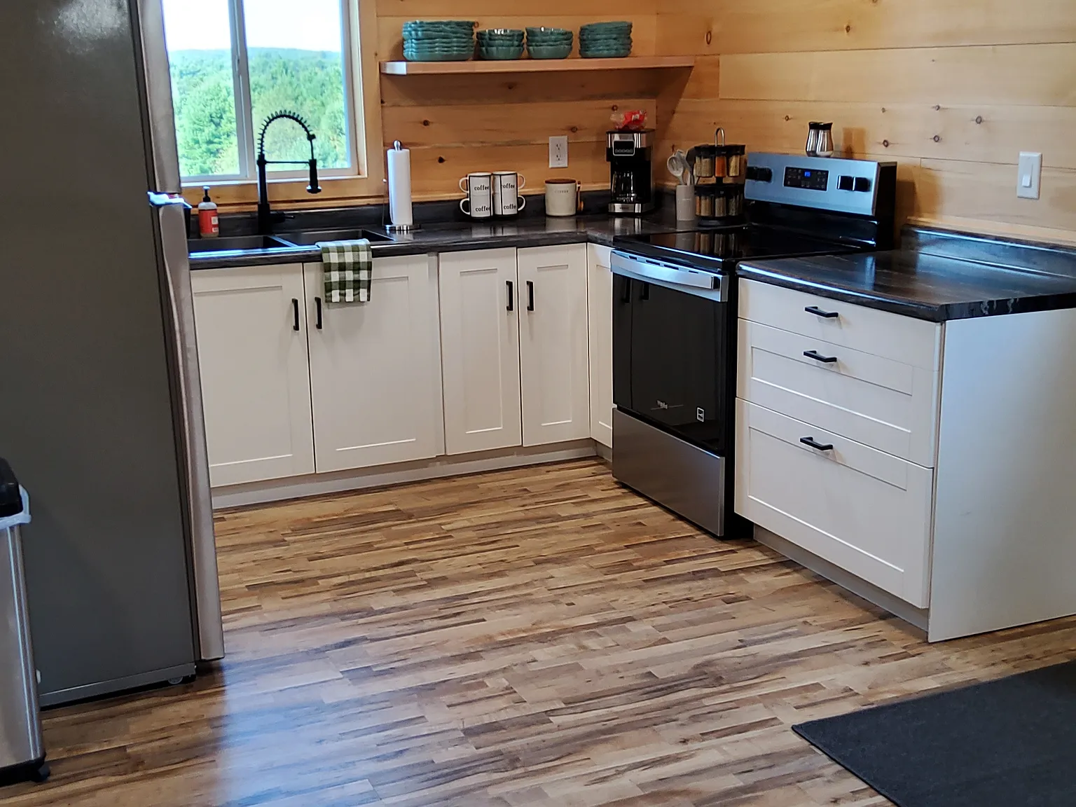 2 bed, $1,300 — Photo 1