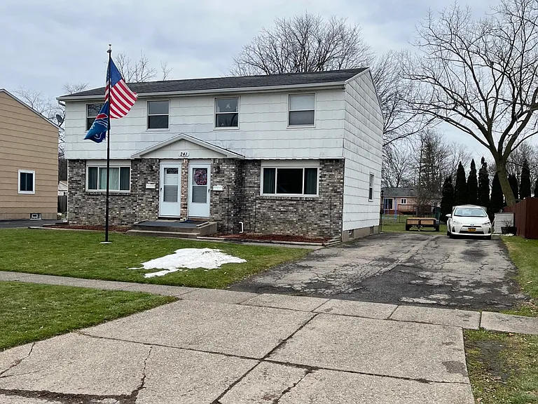 241 Robert Dr — Photo 2