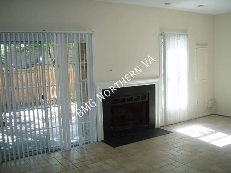 2105 Kings Garden Way — Photo 11