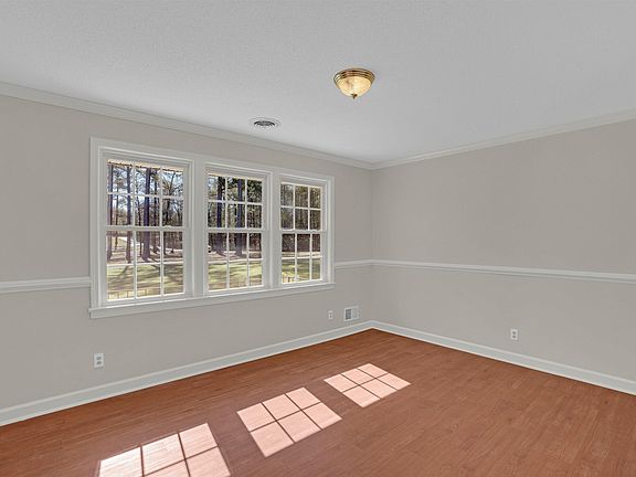 5th image of 632 Harmon Rd