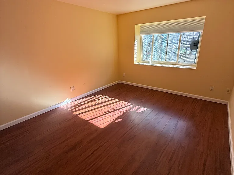372 Cambridge St — Photo 5