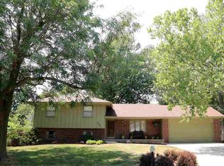 1333 Overlook Dr, Manhattan, KS 66503