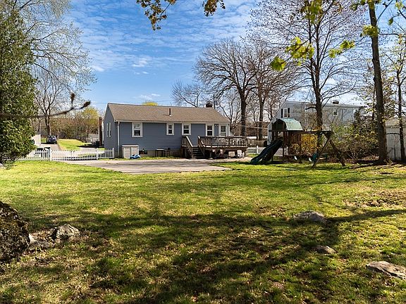 3rd image of 11 Holly Dr