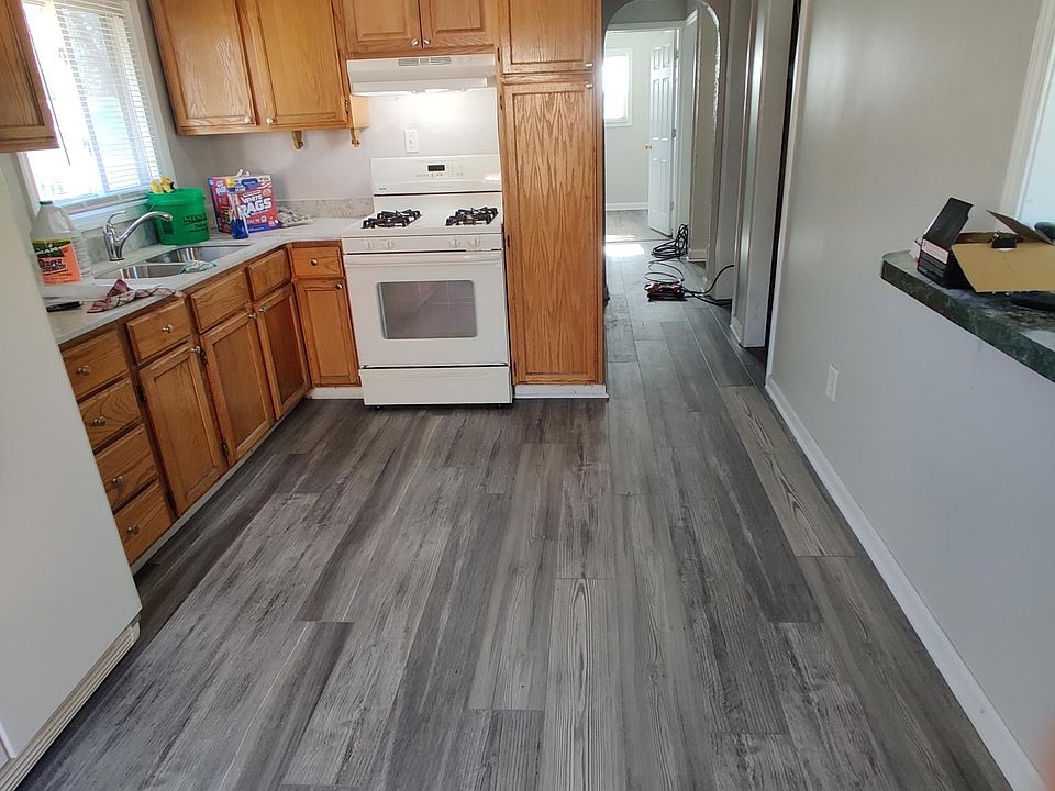 2nd image of 25740 Eureka Dr