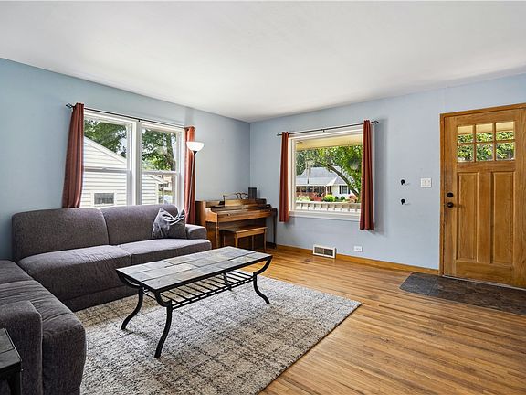 3rd image of 805 Penn Blvd