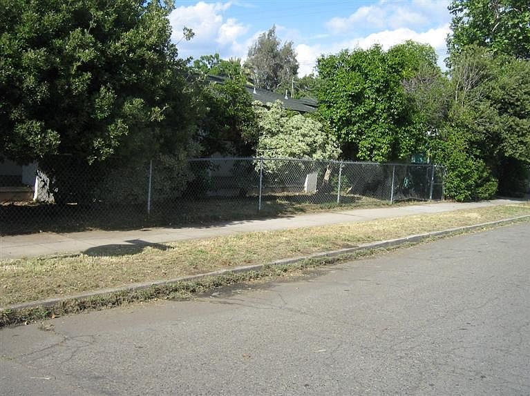 2nd image of 1256 N Calaveras St