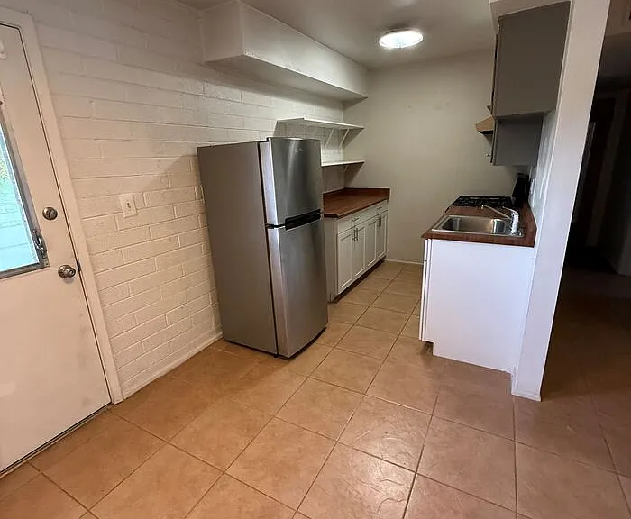 1007 E Silver St — Photo 4