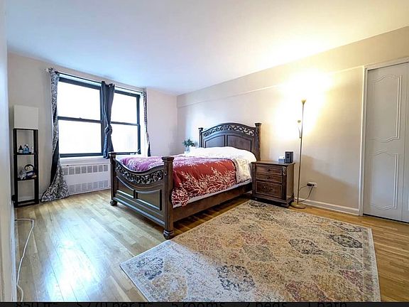 2nd image of 1270 E 51st St APT 1P