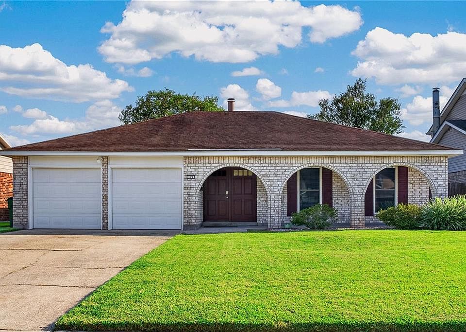 1st image of 121 Hardin Ct