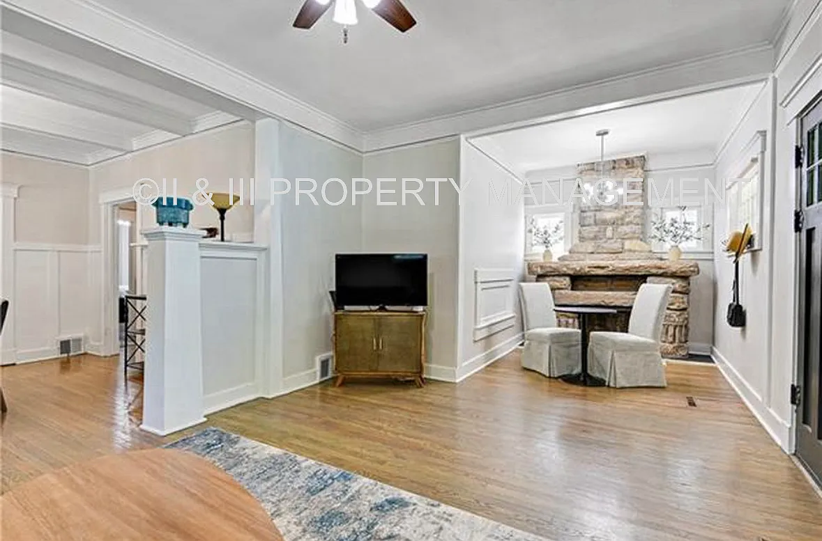 11 E 57th Terr - 1 — Photo 4