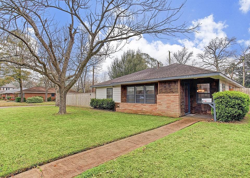1st image of 2203 Saxon Dr