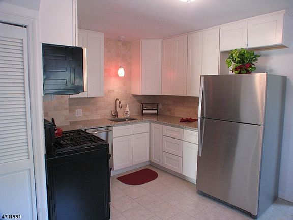 4th image of 88 N Auten Ave