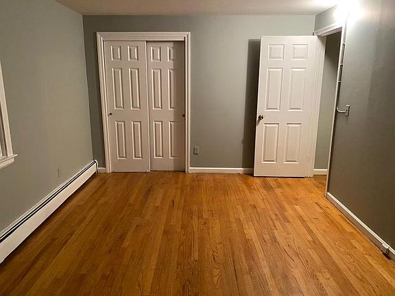 5th image of 863 Farmington Ave