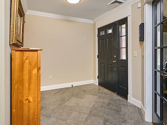 4th image of 14 McIntosh Dr