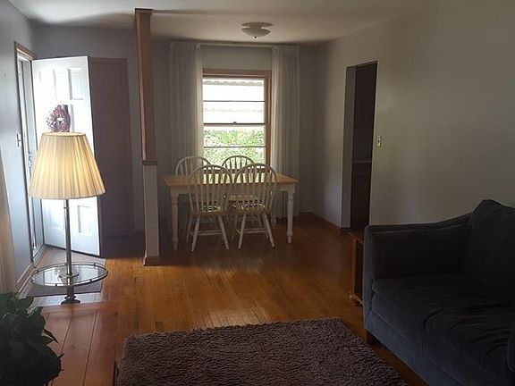 4th image of 99 Selden Ave