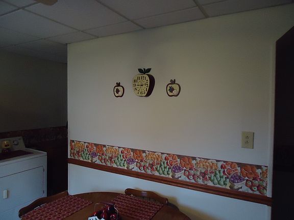 5th image of 429 Scottdale Ave