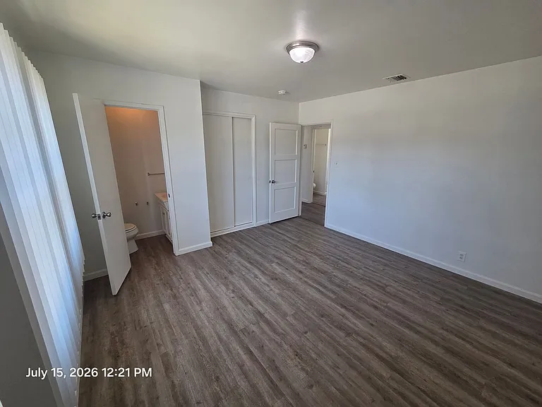 921 E Alwood St — Photo 8