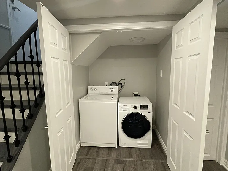 226 Lorindale Dr #LOWER — Photo 10