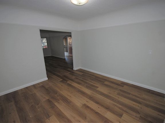 4th image of 212 Linden Ave #A
