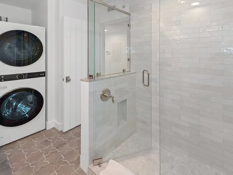 1710 Avenida Del Mundo #803 — Photo 33