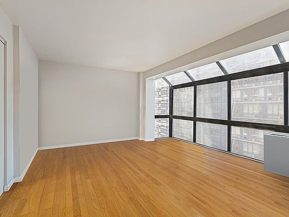 4th image of 225 E 86th St APT 806