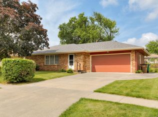 460 N 9th St, Carlisle, IA 50047