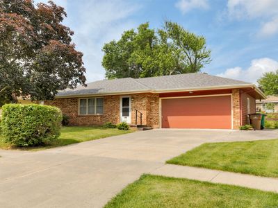 460 N 9th St, Carlisle, IA, 50047