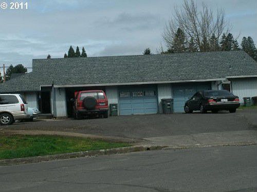 2nd image of 2655 NE Crocus Ct APT B